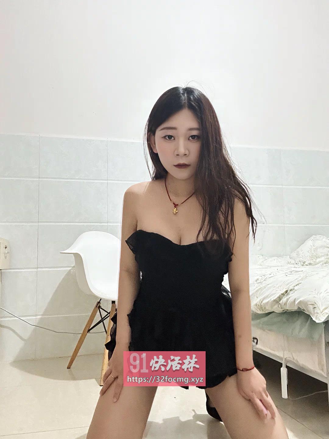 日照骚货妹妹身材超棒小穴很紧