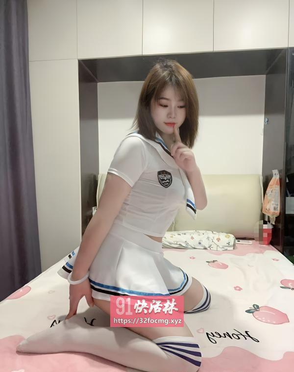 清纯骚妹鲍鱼很干净
