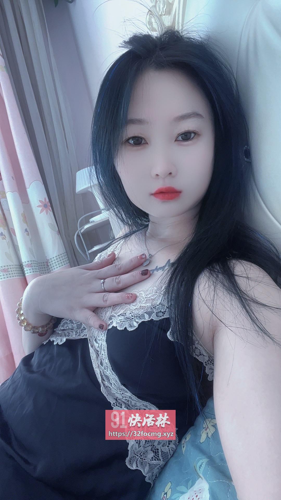 制服诱惑滑润少妇