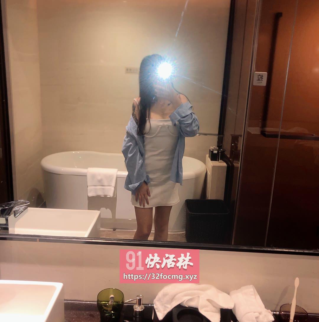 廊坊肤白貌美颜值高白嫩妹