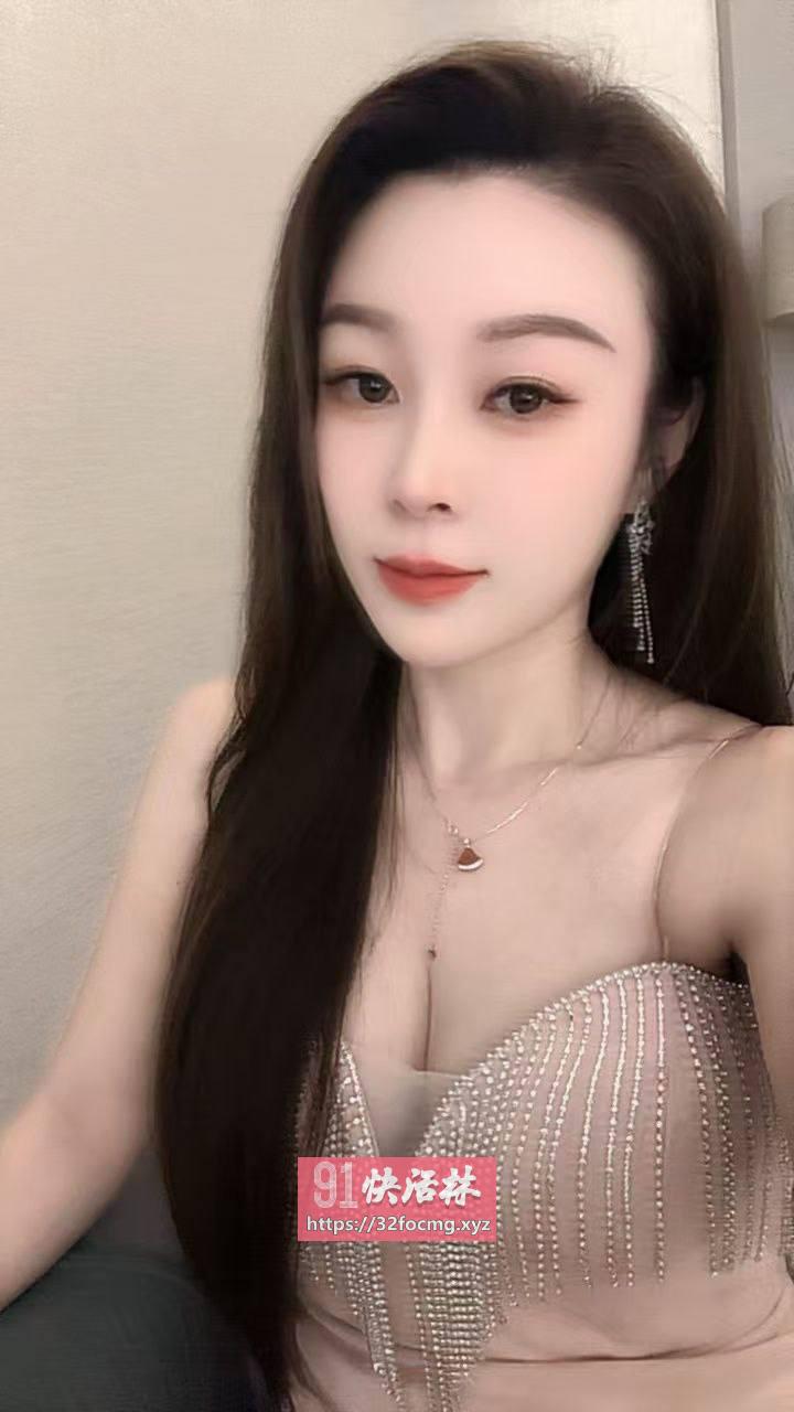 龙华风骚大胸翘臀老师