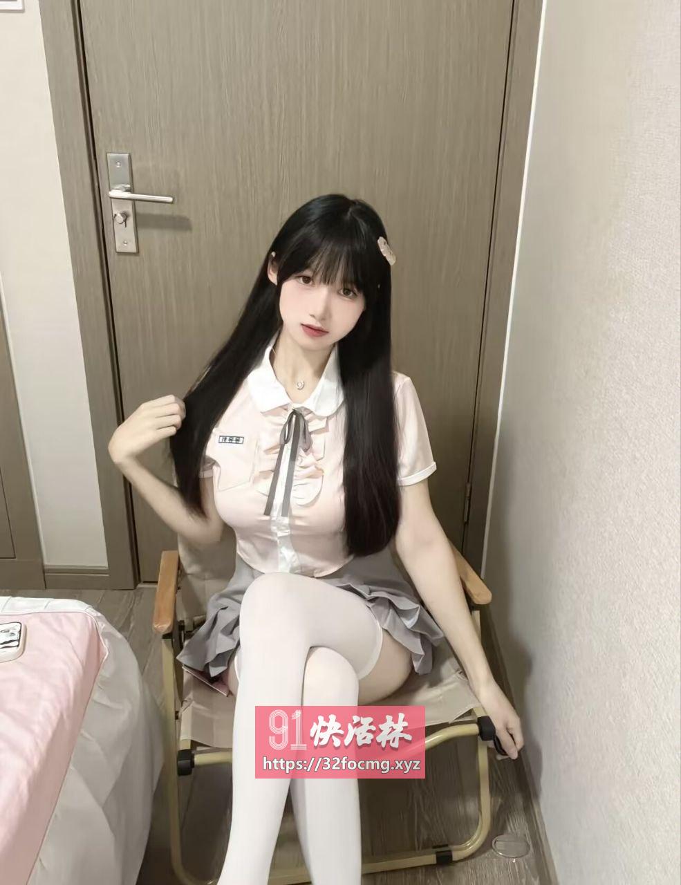 乌兰察布嫩妹小穴粉大奶柔