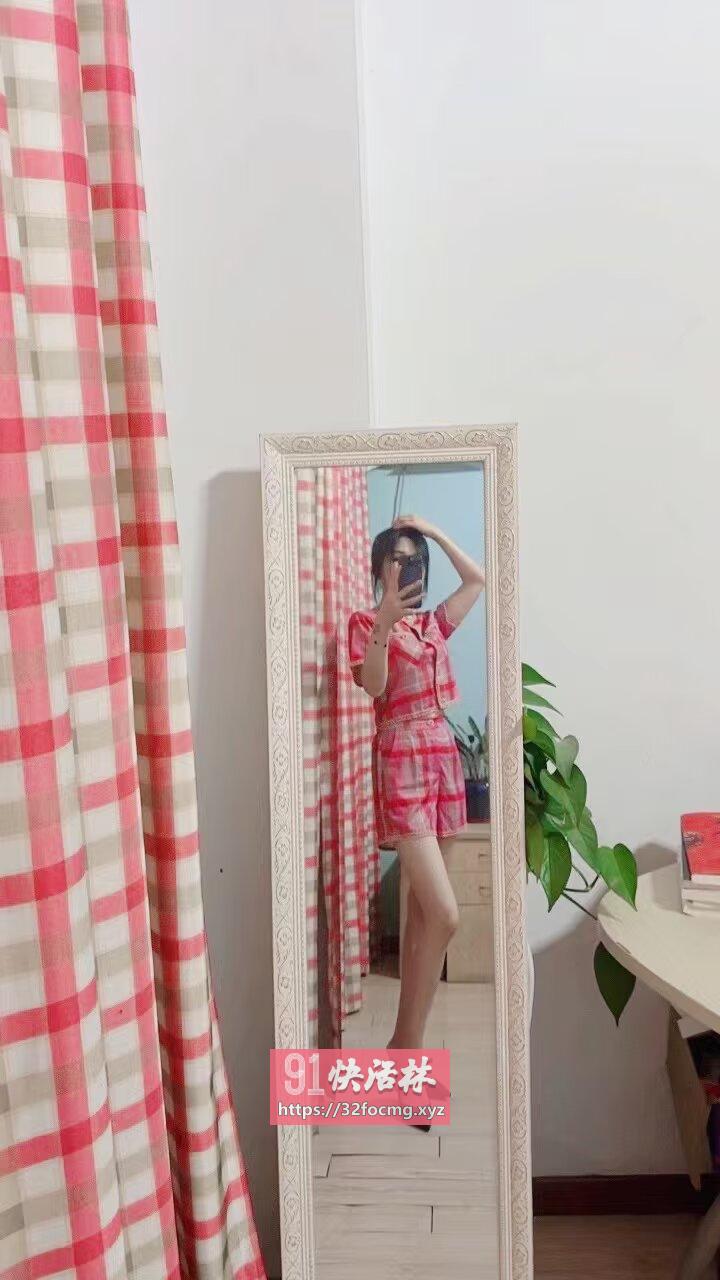 一线天性感妹妹