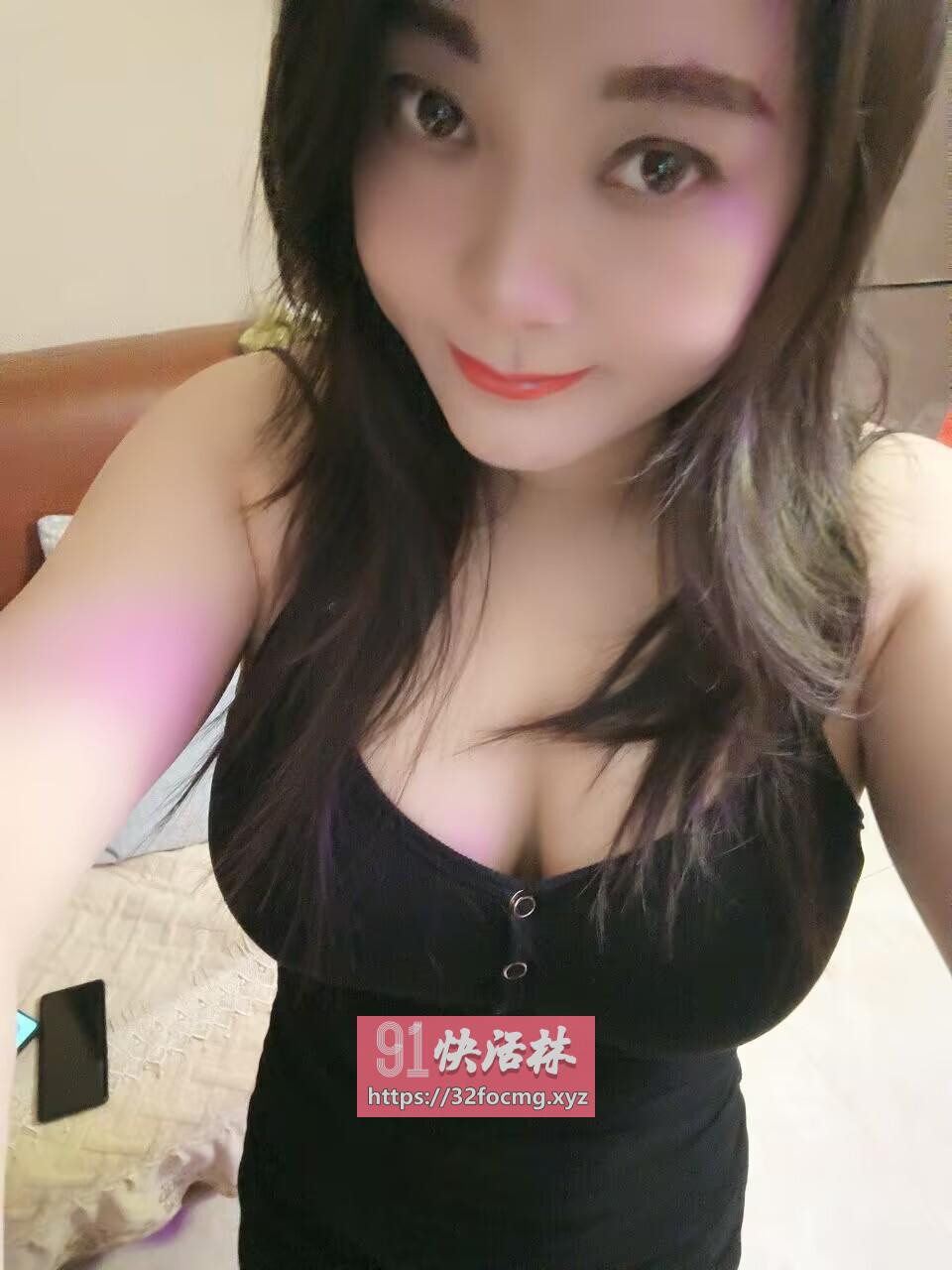 骚货车震艳舞御姐