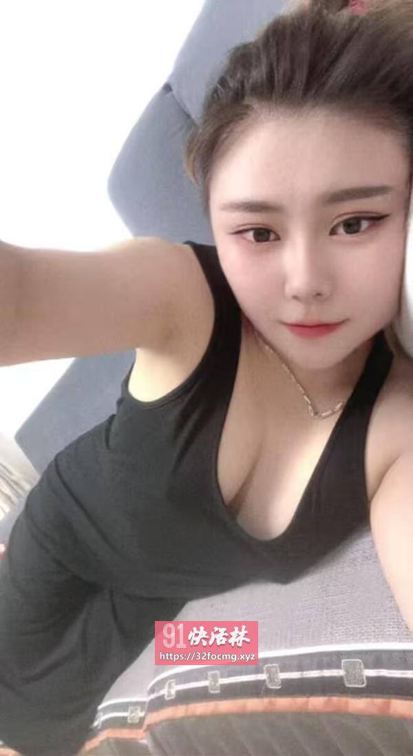 身材肥美白虎妹妹