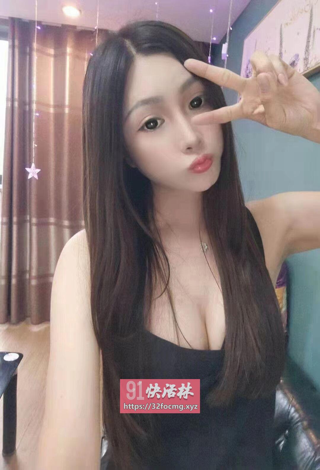 极品白乳小姐姐