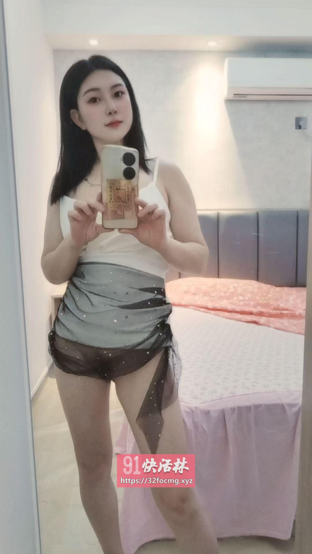 仙鹤街小巧少妇