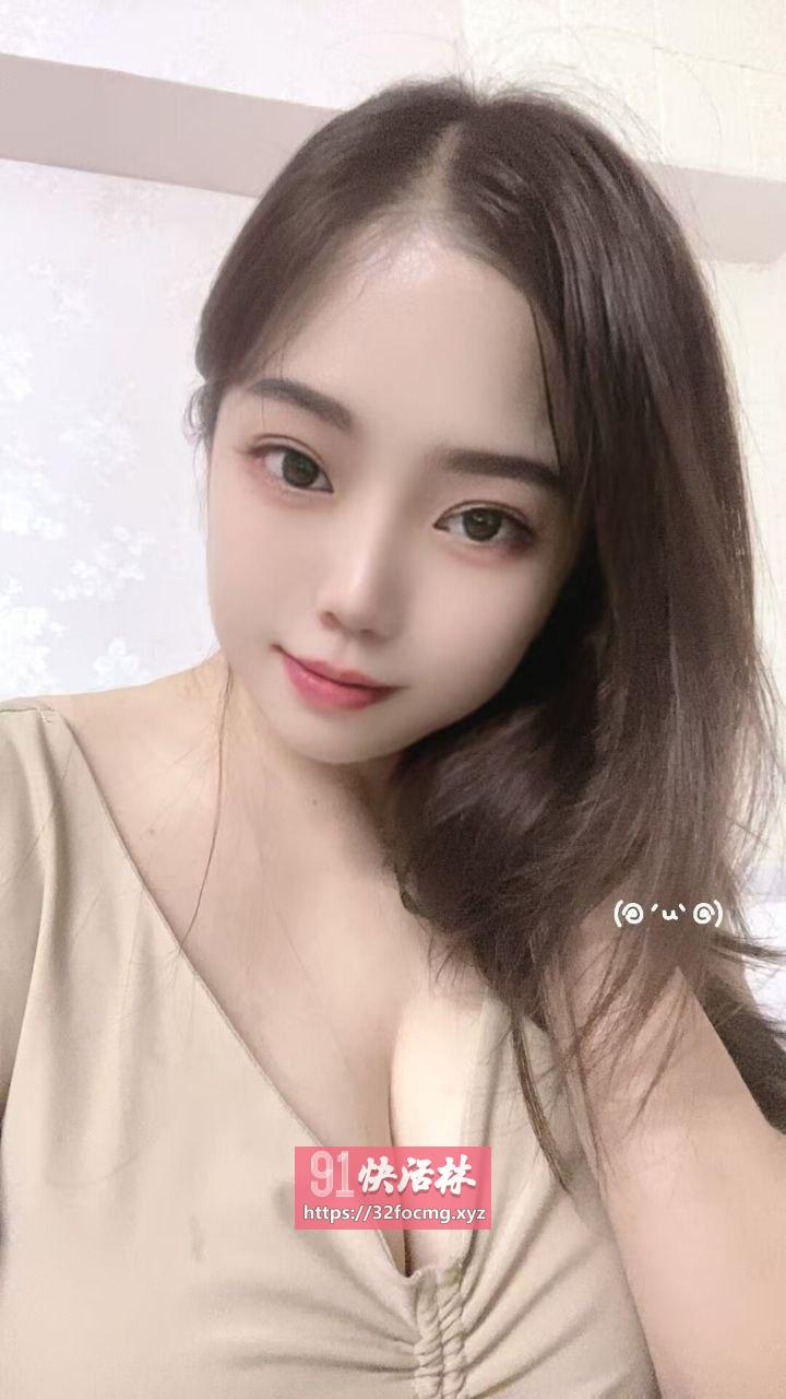 纯天然大胸小姐姐