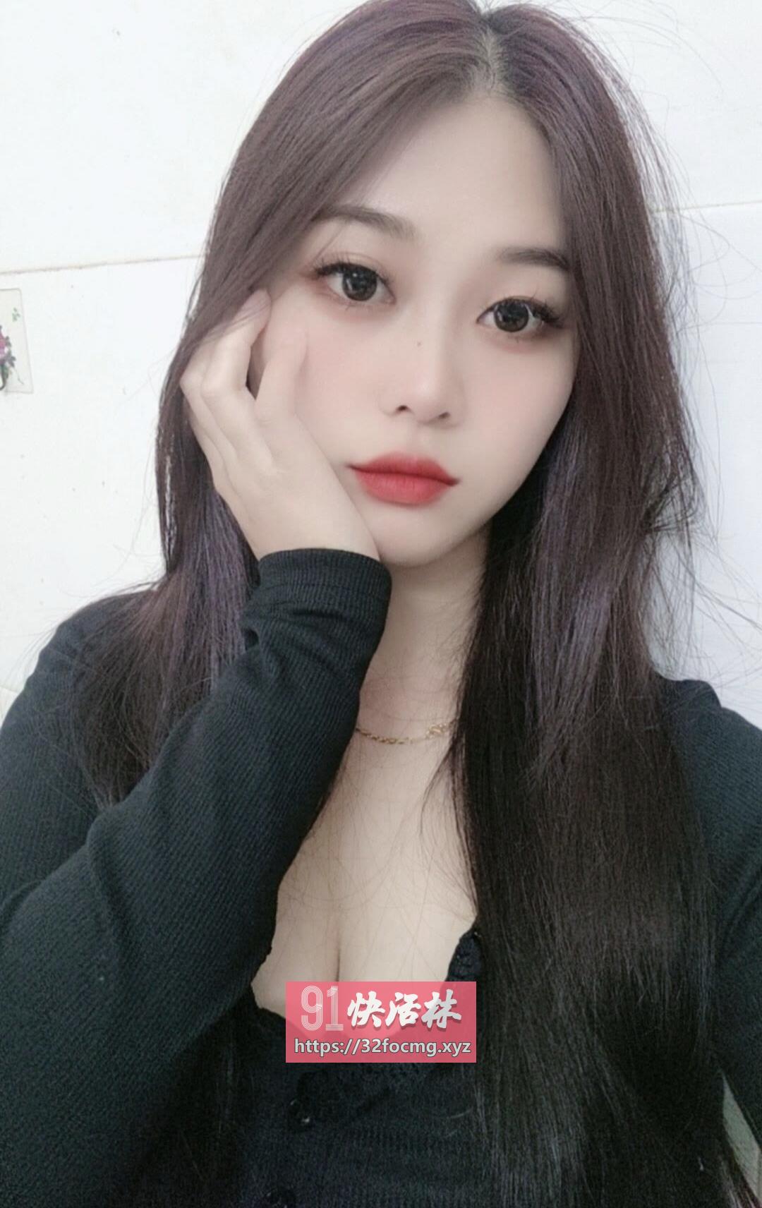 清纯嫩妹刚刚下海 鲍鱼粉嫩水多 非常配合