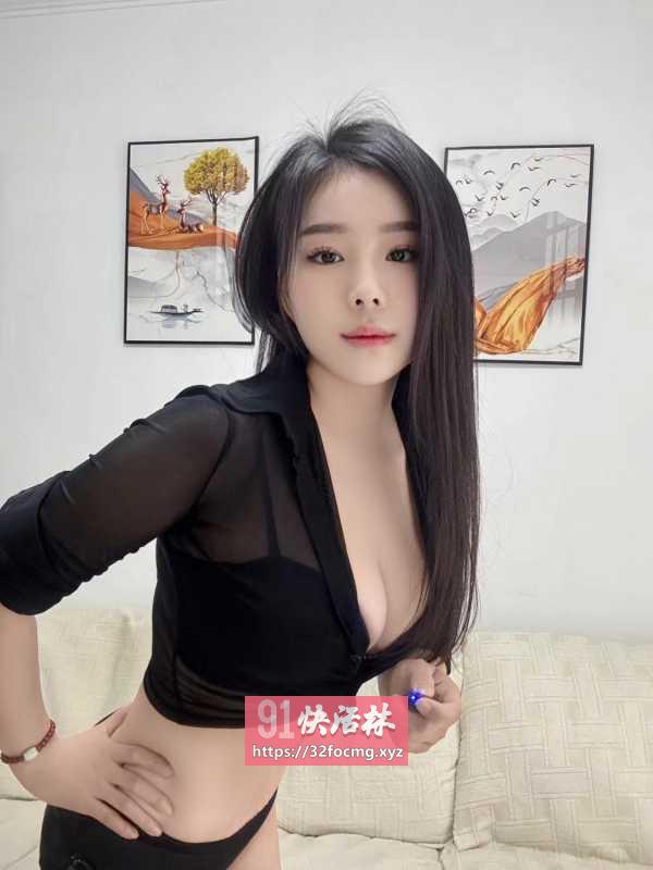 未央兼职丰满翘臀靓妹