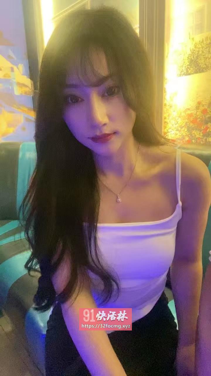 主动配合各种姿势的嫩妹