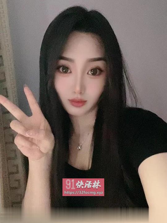 发掘的白嫩制服小妞
