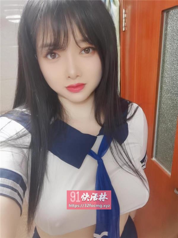 大胸肥臀性感小姐姐