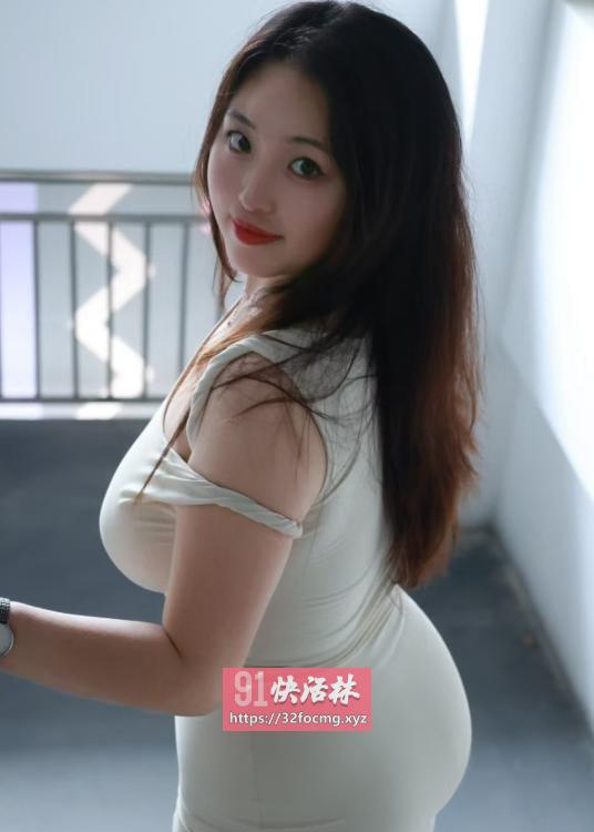 粉嫩多汁清纯大奶妹