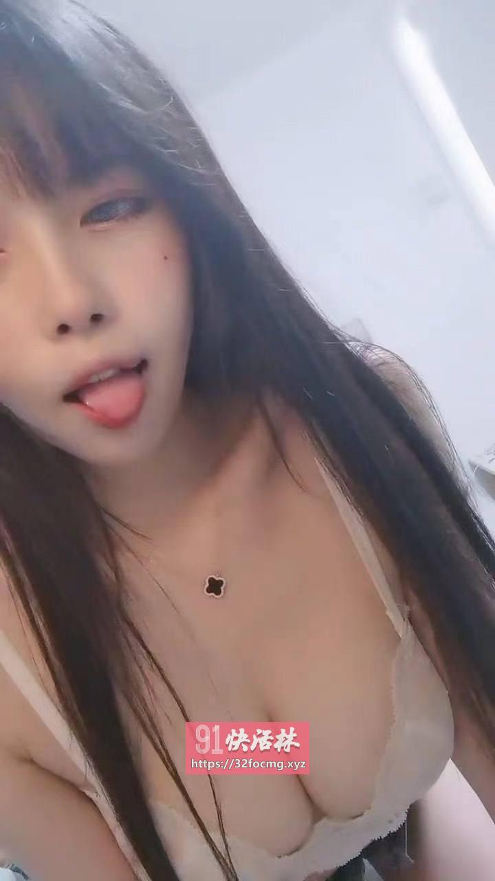 白嫩紧致多水小妹