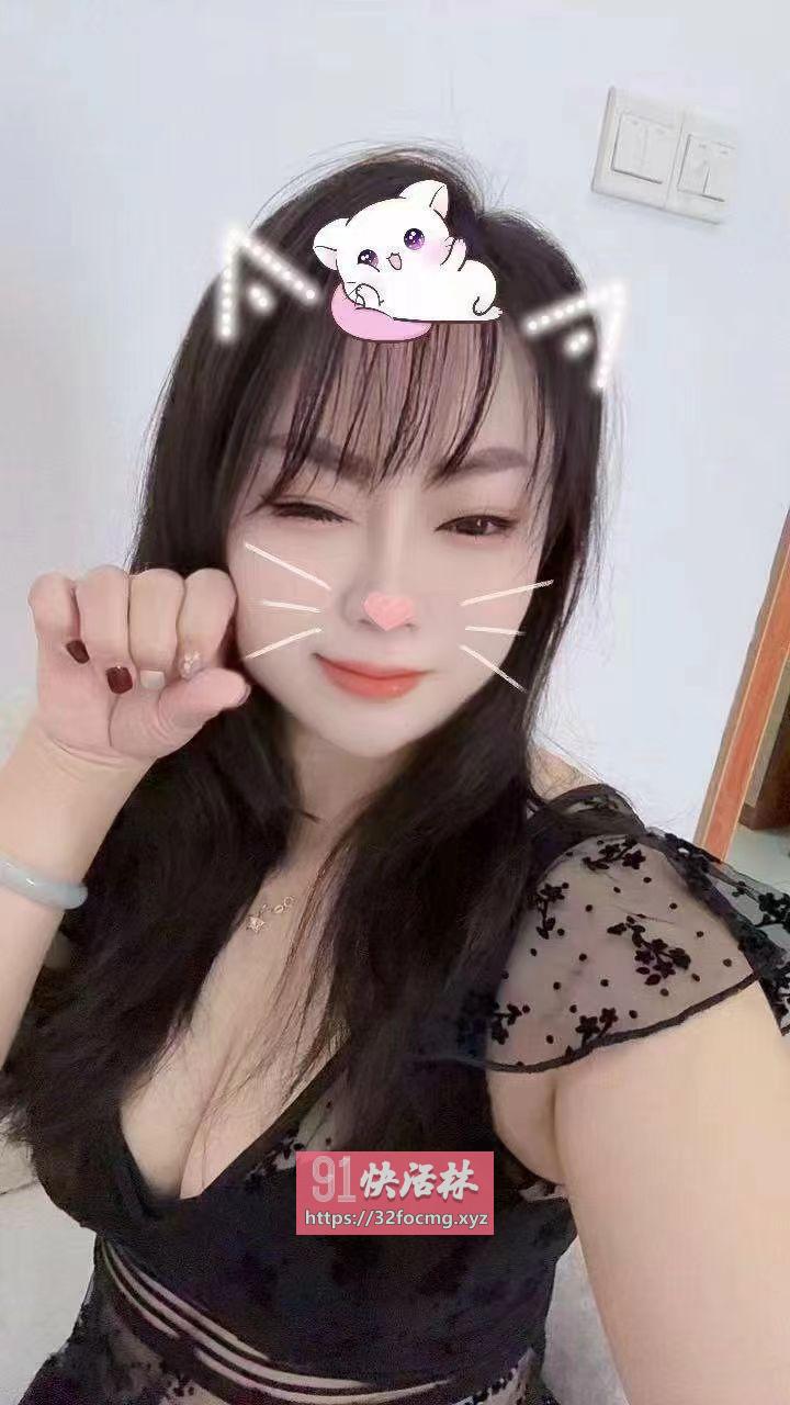 大奶嫩妹皮肤白皙会喷会夹