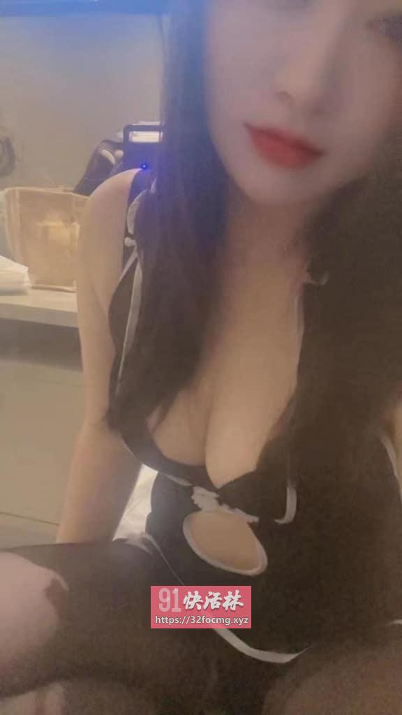 南开身材火辣的制服妹子