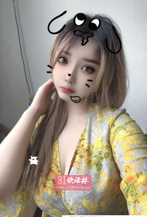 小姐姐粉嫩小穴很是淫荡