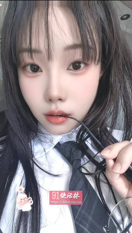 南海白皙清纯软妹