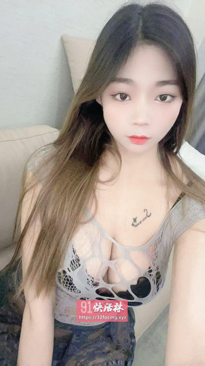 漂亮姐姐大车灯翘臀诱惑
