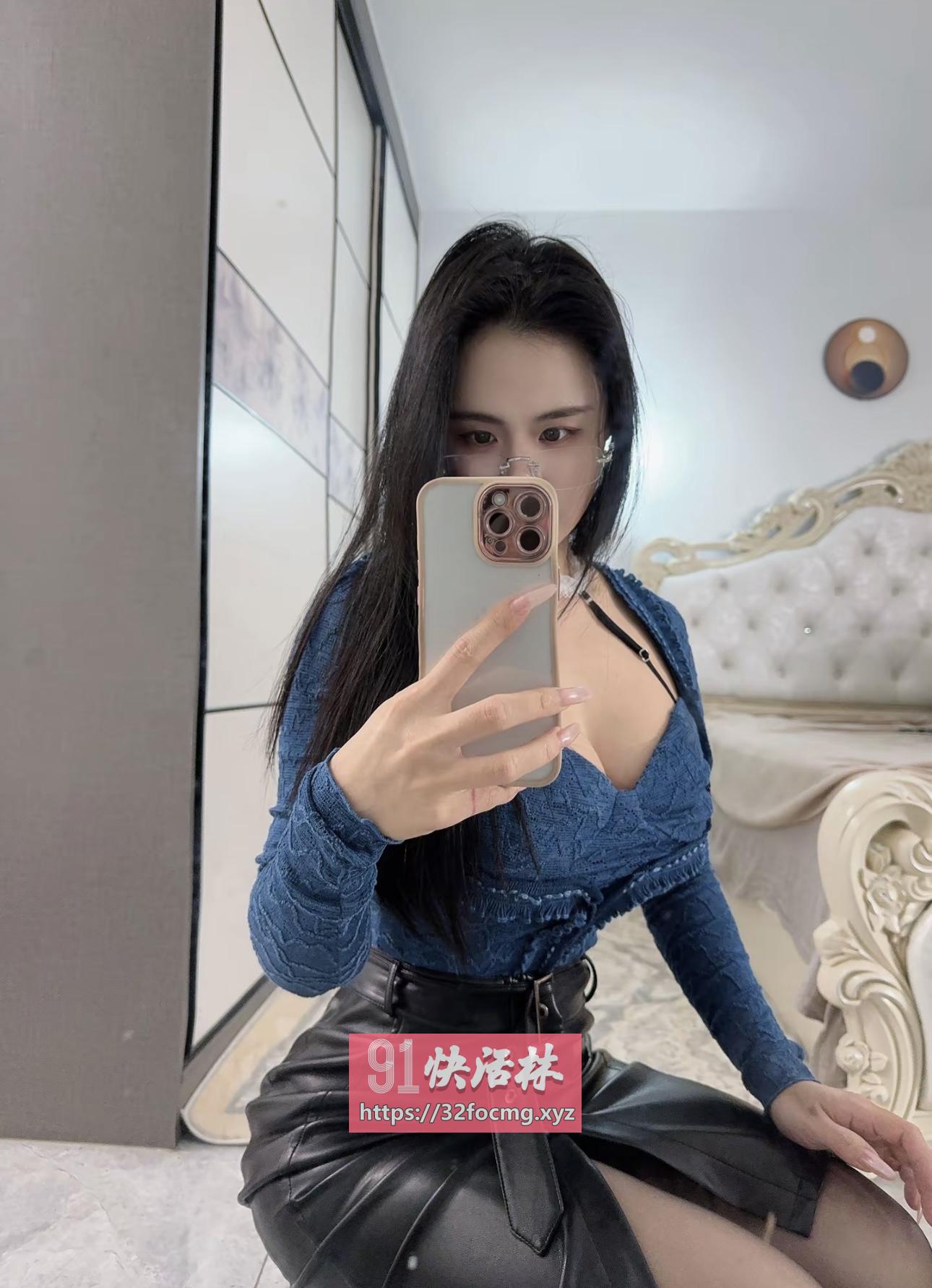 性感眼镜小美女