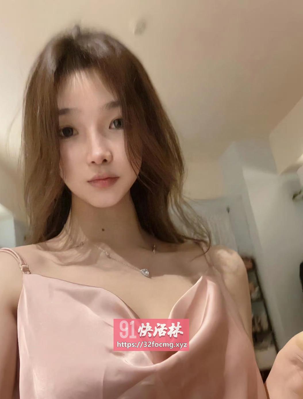 朝阳妹妹粉嫩小骚逼汁多