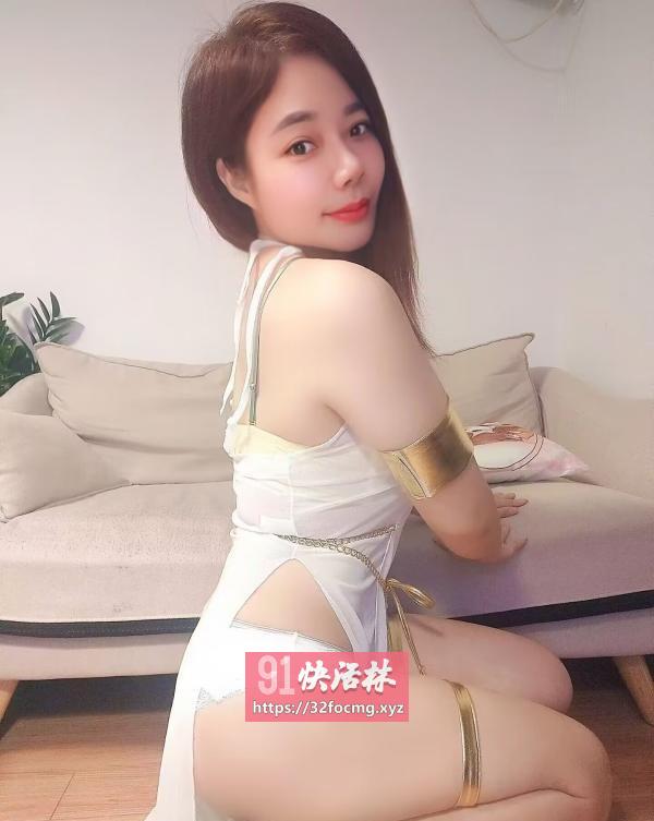 南湖极品身材白嫩水多小妹