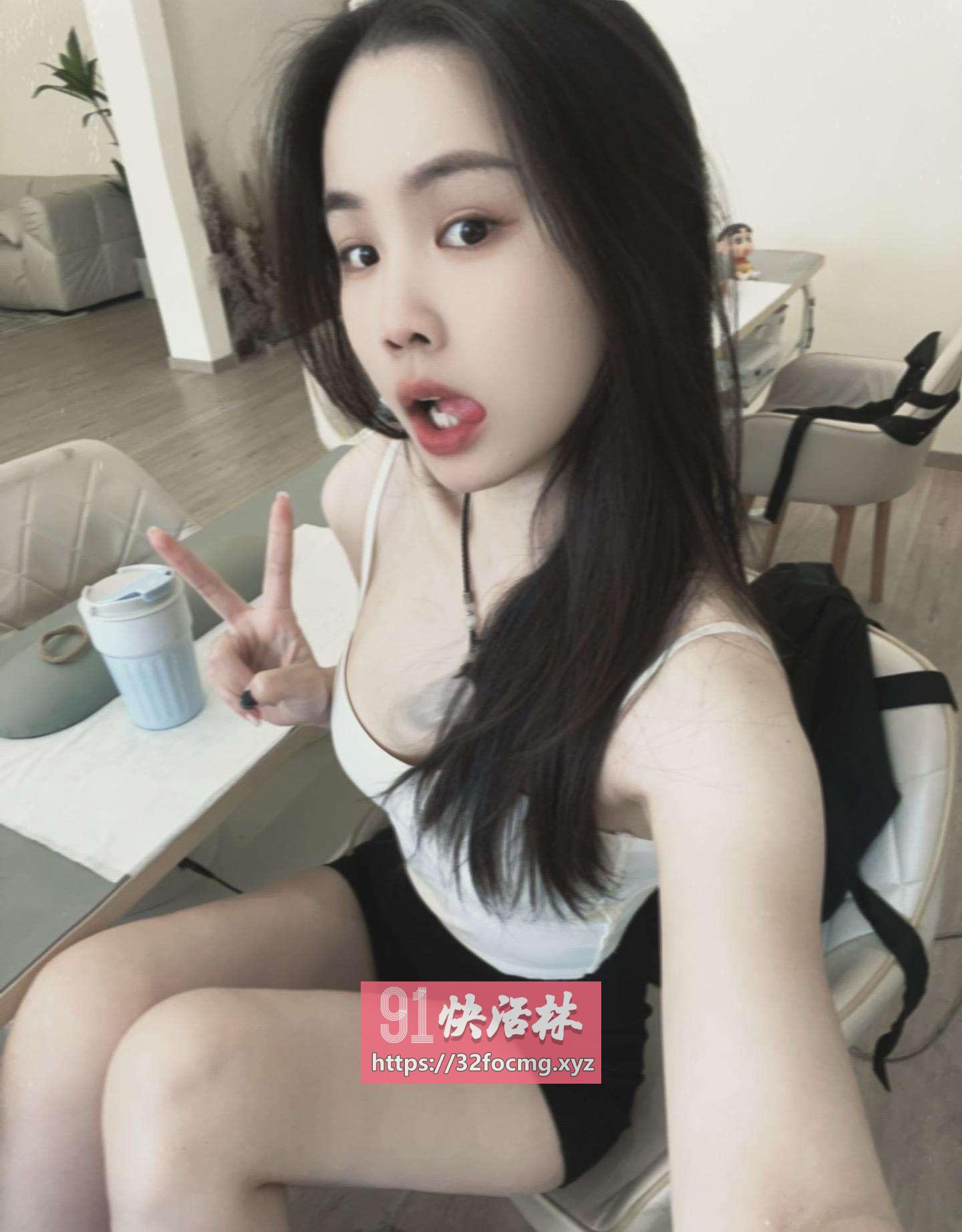 合肥皮肤白嫩逼紧水多小姐姐