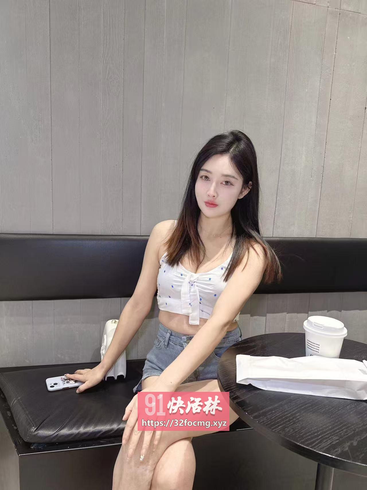 高颜值纯御小姐姐，皮肤身材超好，服务满分