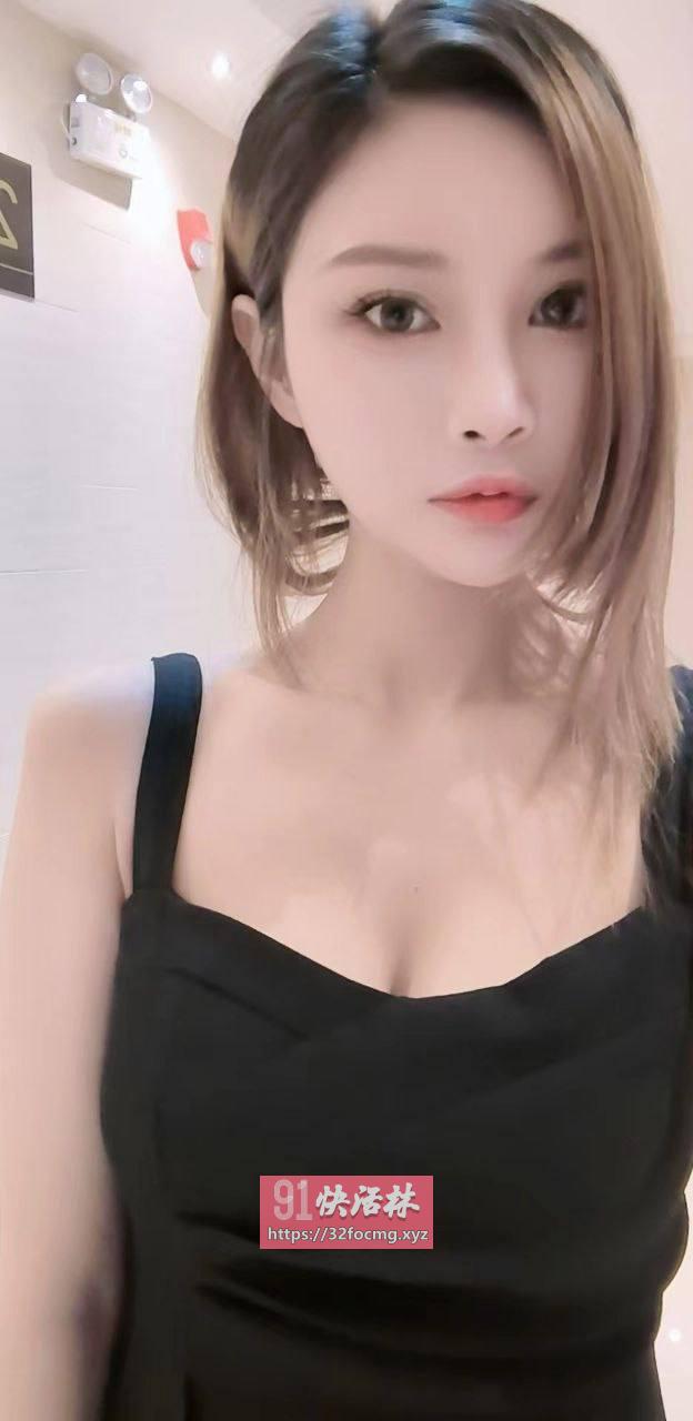 招人喜欢的妹子胸脯饱满