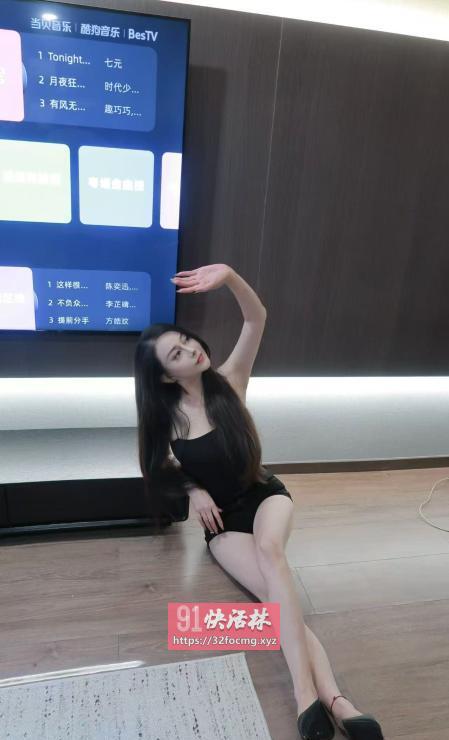 妹子粉嫩汁多，一插就喷