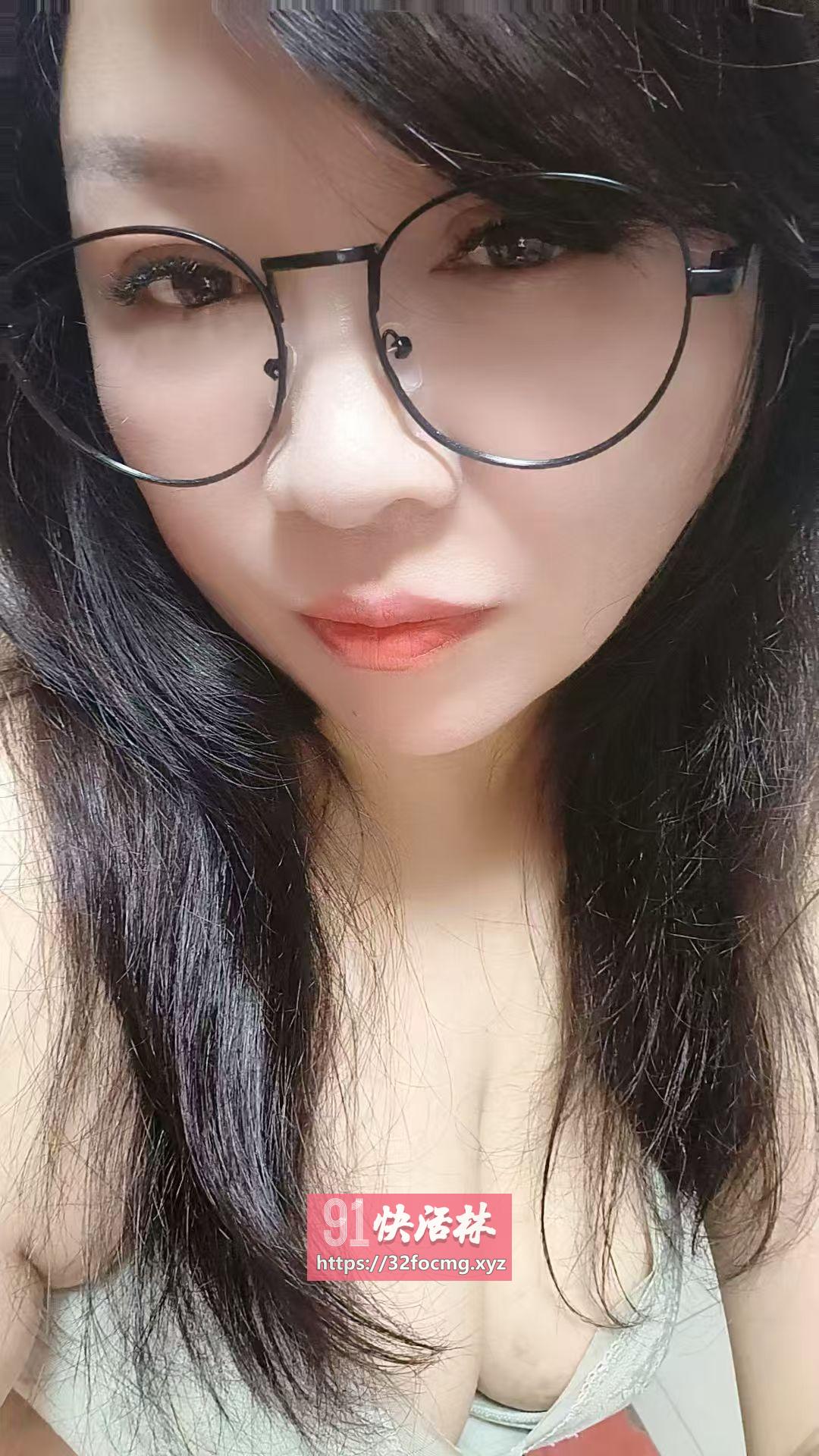 丰满迷人的川妹子