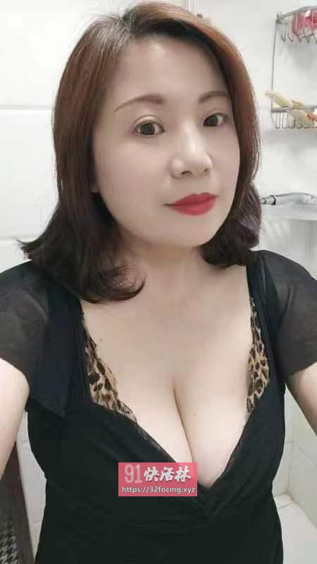 大奶服务好熟女