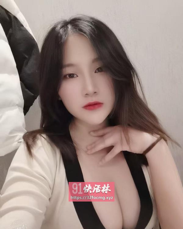 白嫩多水小甜妹