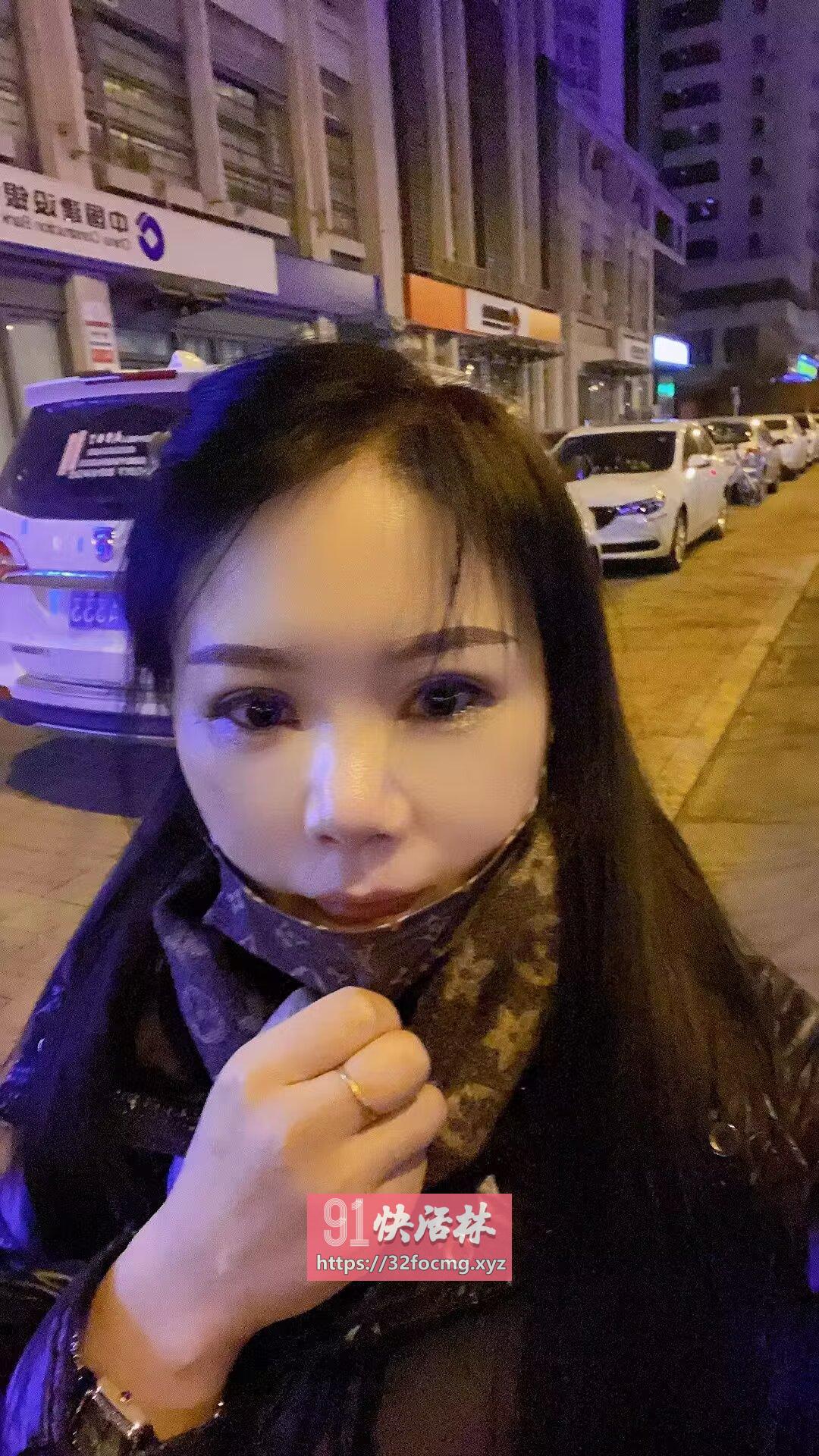 天津河东会喷水的少妇