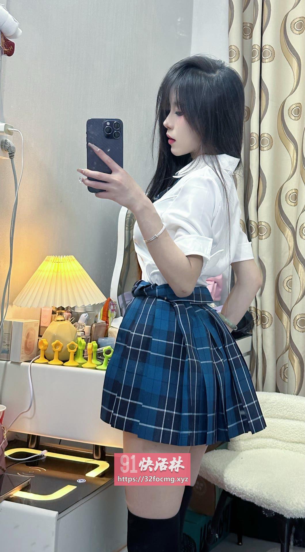 制服诱惑骚货小C妹