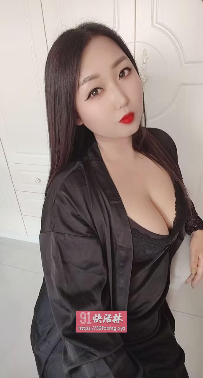 文静性感尤物小姐姐
