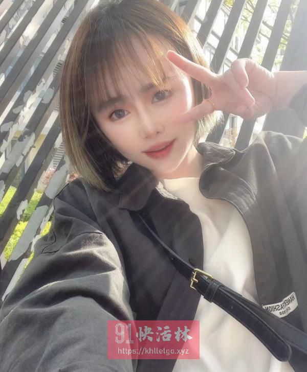 短发小萝莉