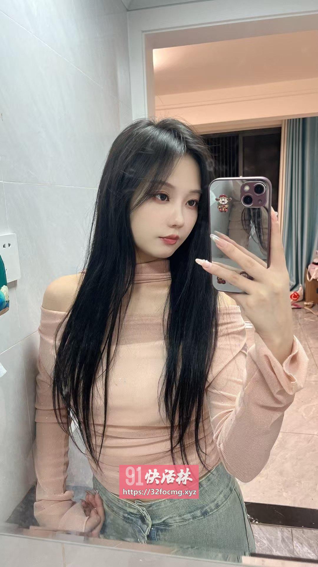皮肤白身材苗条极品身材小姐姐
