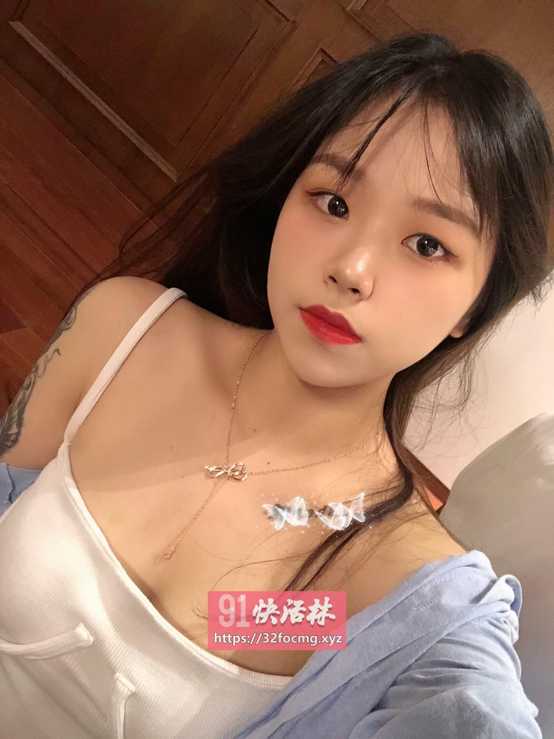 西青粉嫩苗条身材的小姐姐