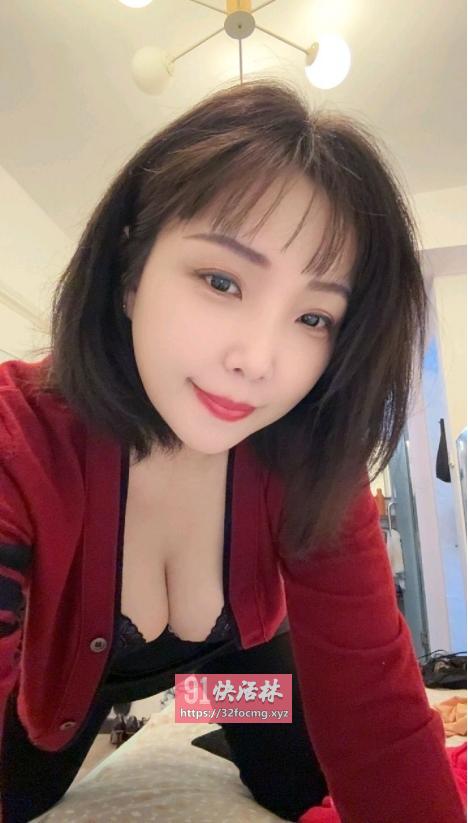 大奶翘臀很诱人夏莎