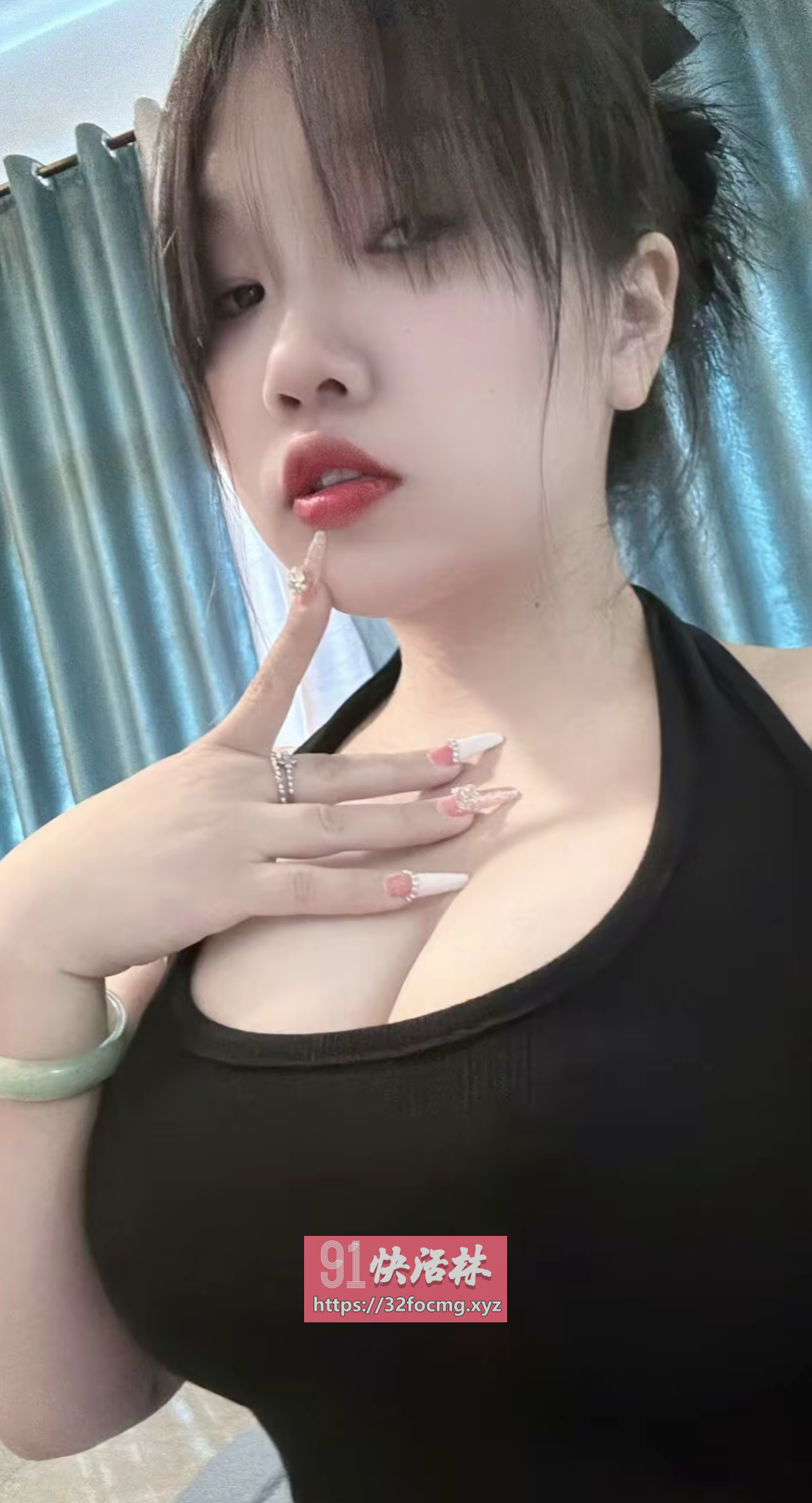 服务一流性感制服诱惑大奶美女