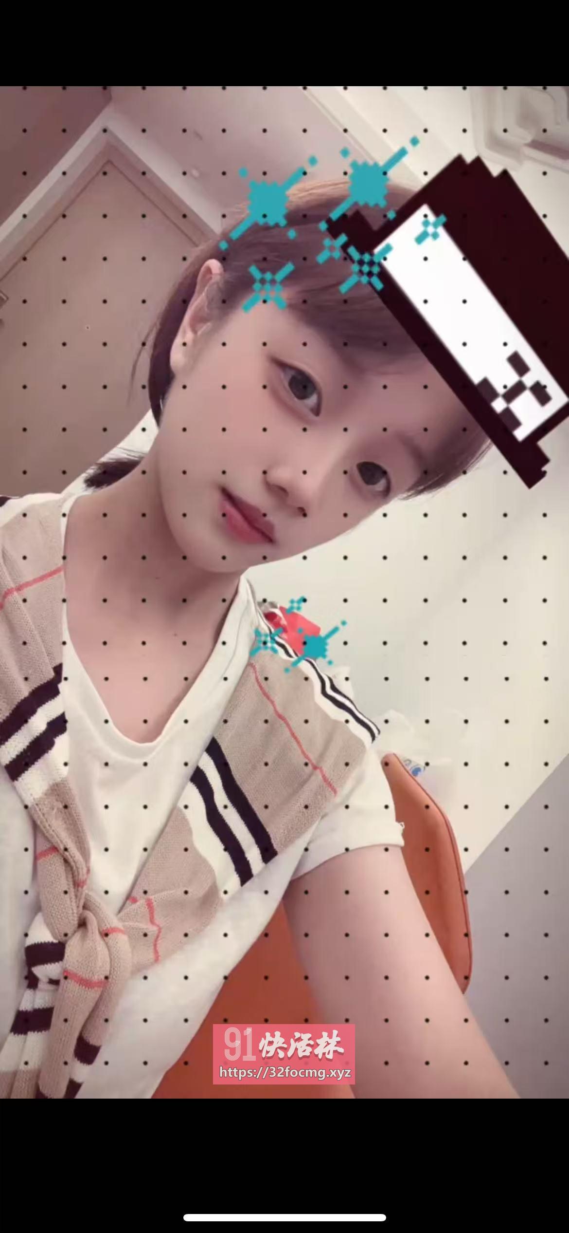 短发年轻小妹妹