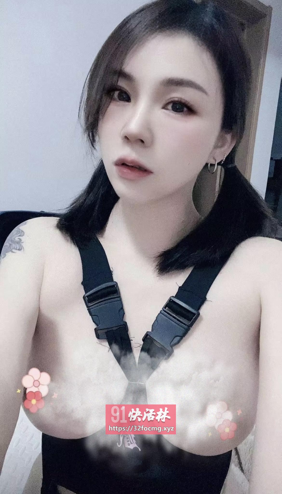 嫩妹一对奶子太勾人心魂