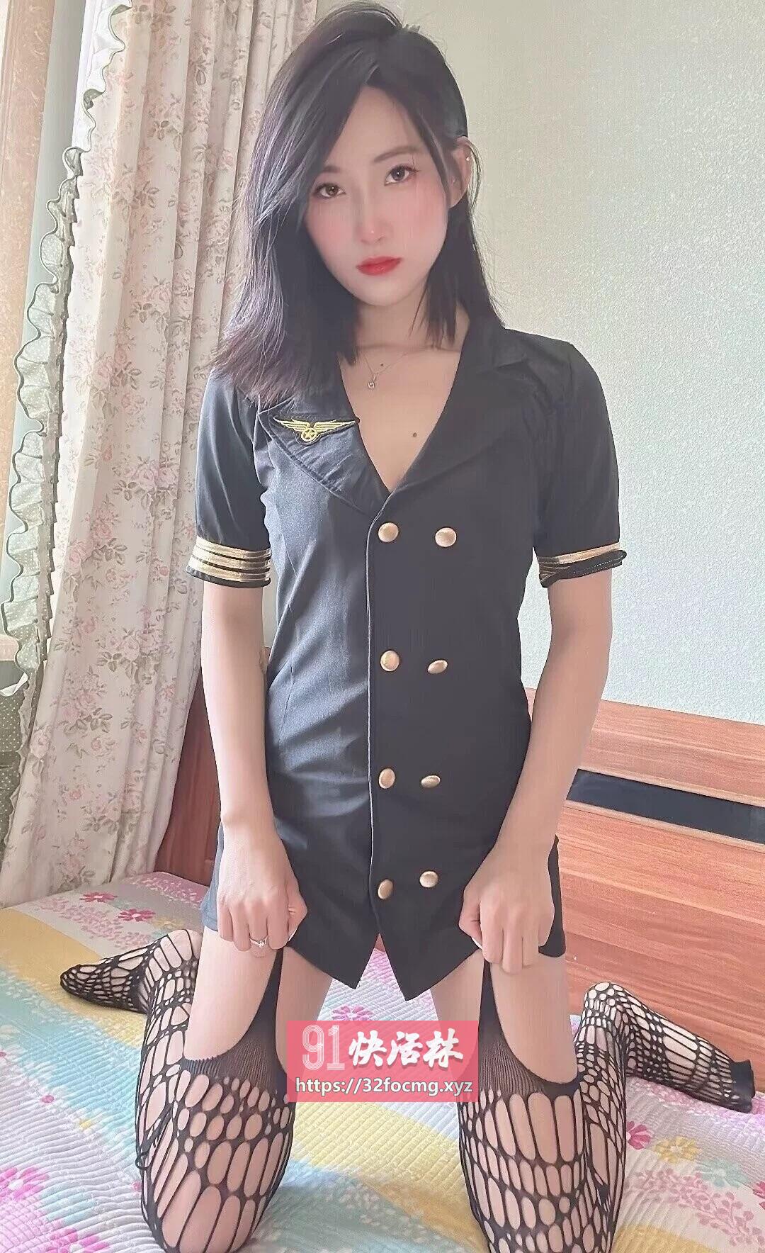 前凸后翘骚女