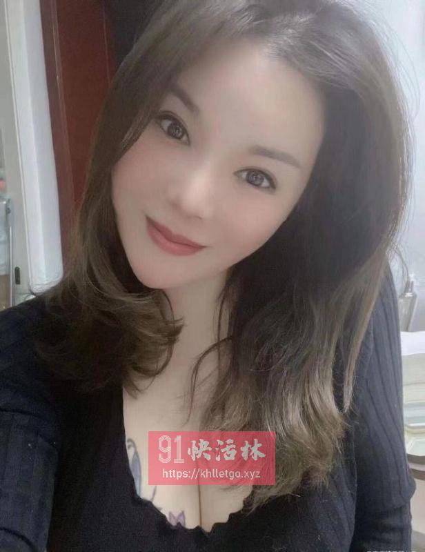 骚气十足的小少妇
