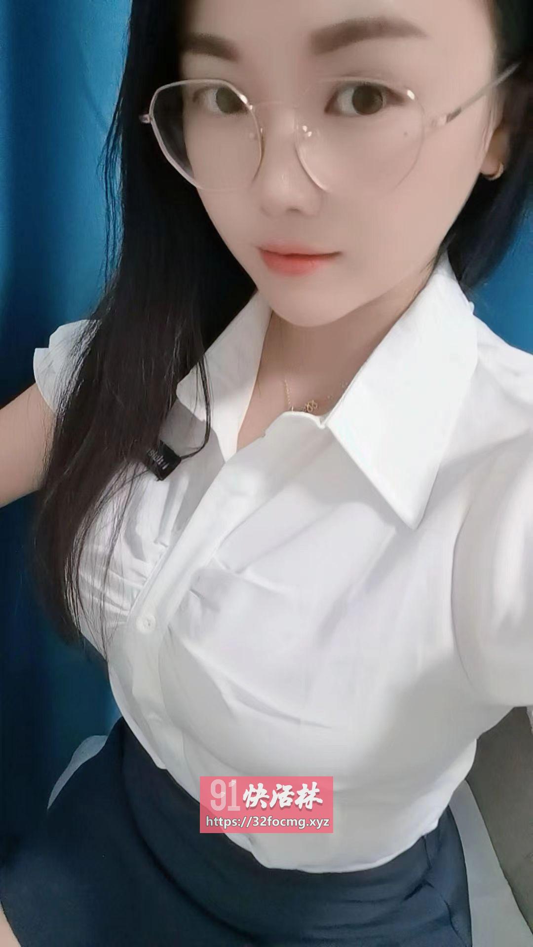 上城白皙清纯大奶