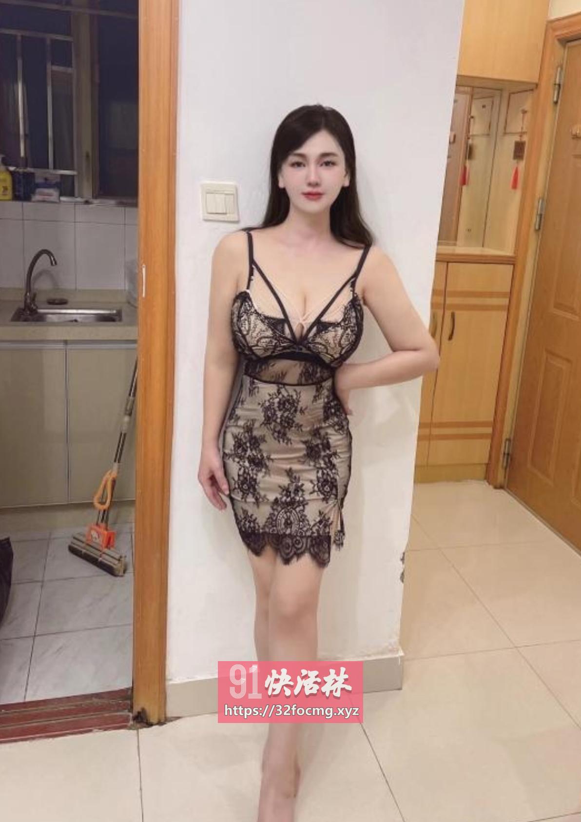 性感丰满情趣骚货可舌吻