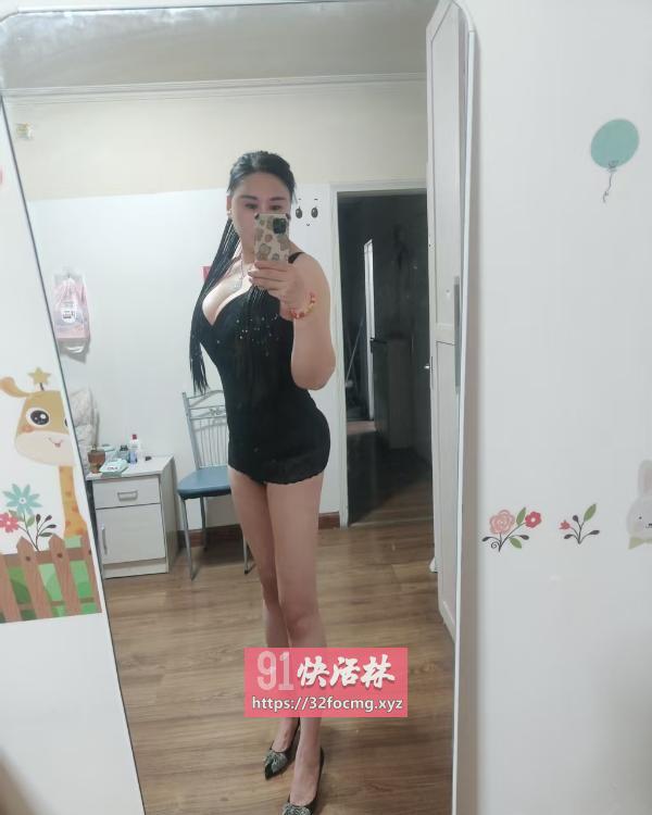 黑丝长腿苗苗