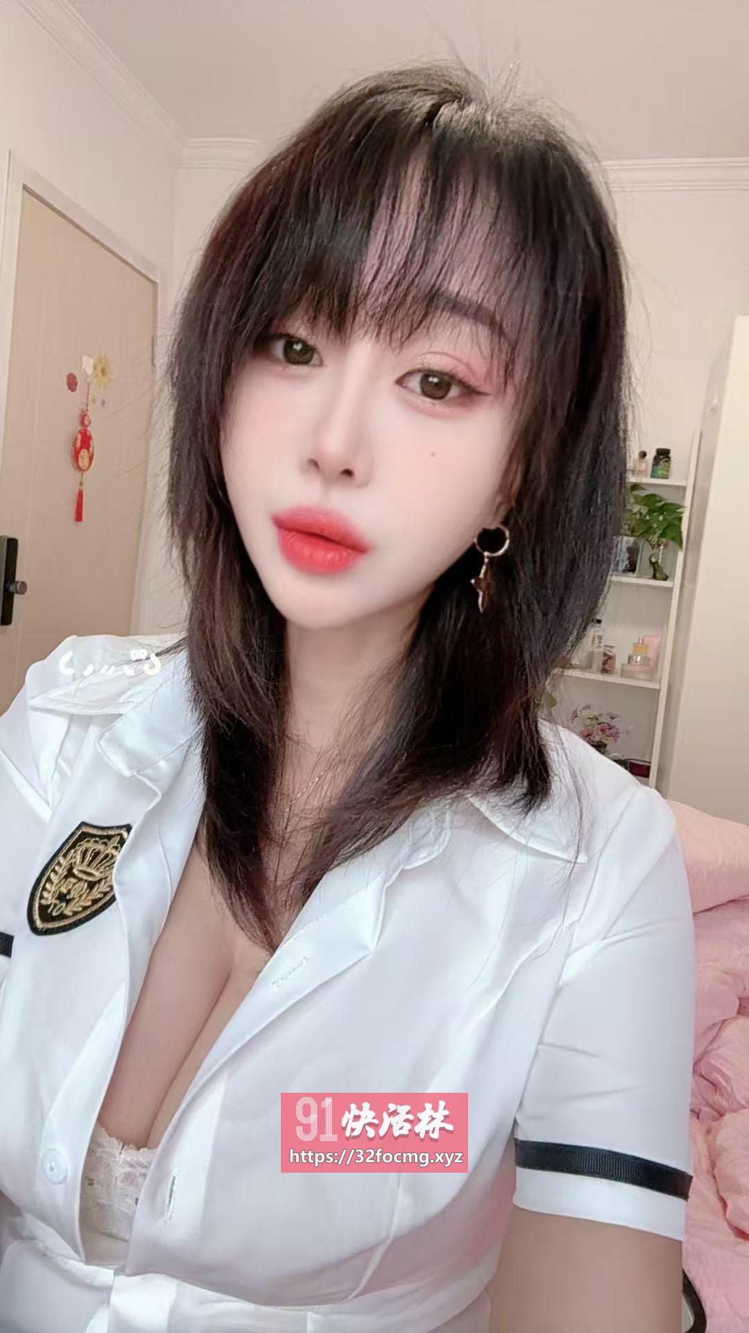 闷骚极品身材粉嫩鲍鱼小姐姐